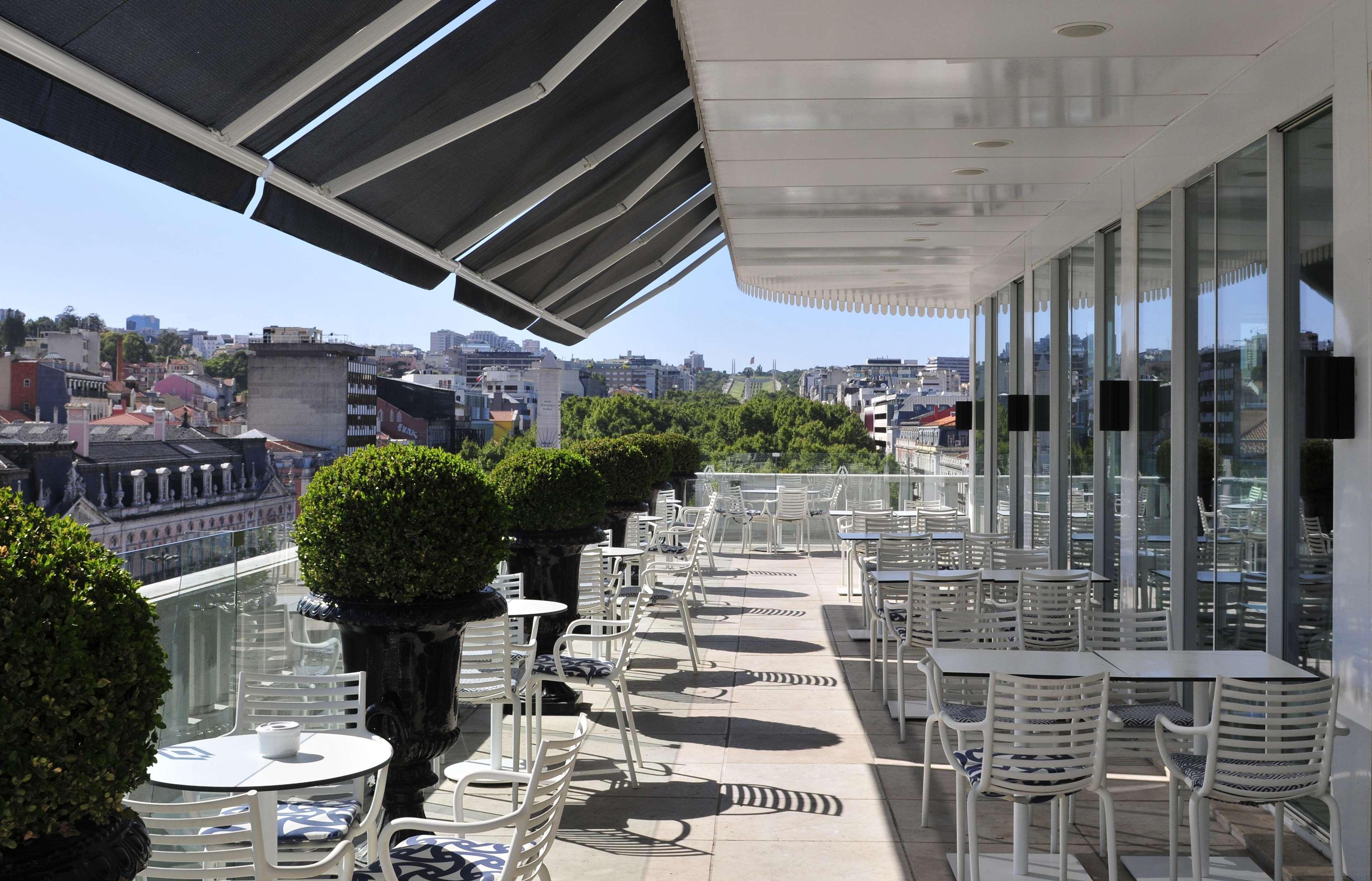 Altis Avenida Hotel Lisbon Luaran gambar The terrace