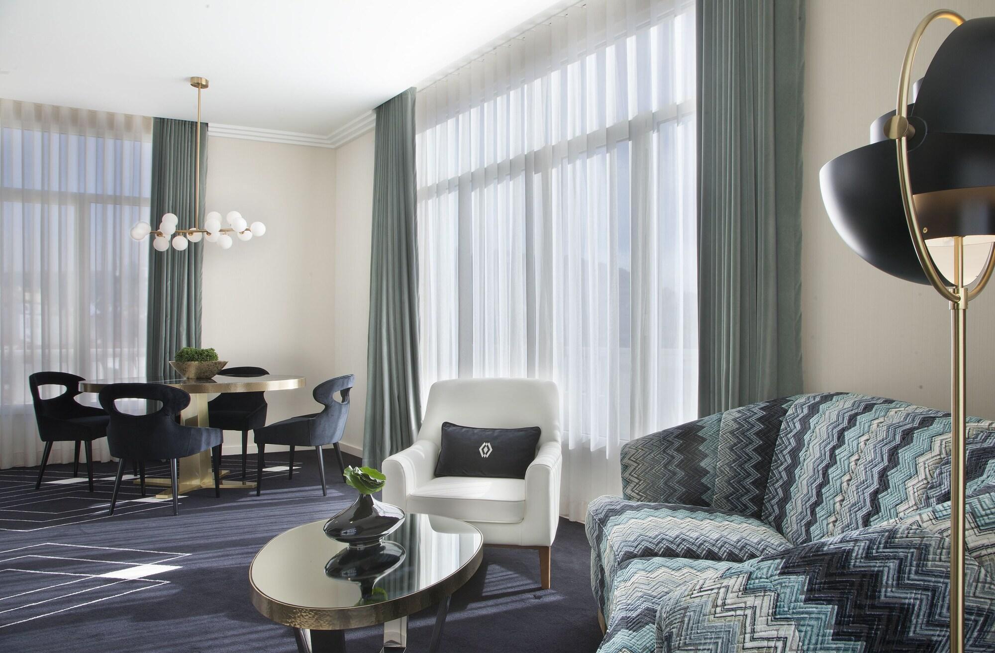 Altis Avenida Hotel Lisbon Luaran gambar A suite at the hotel