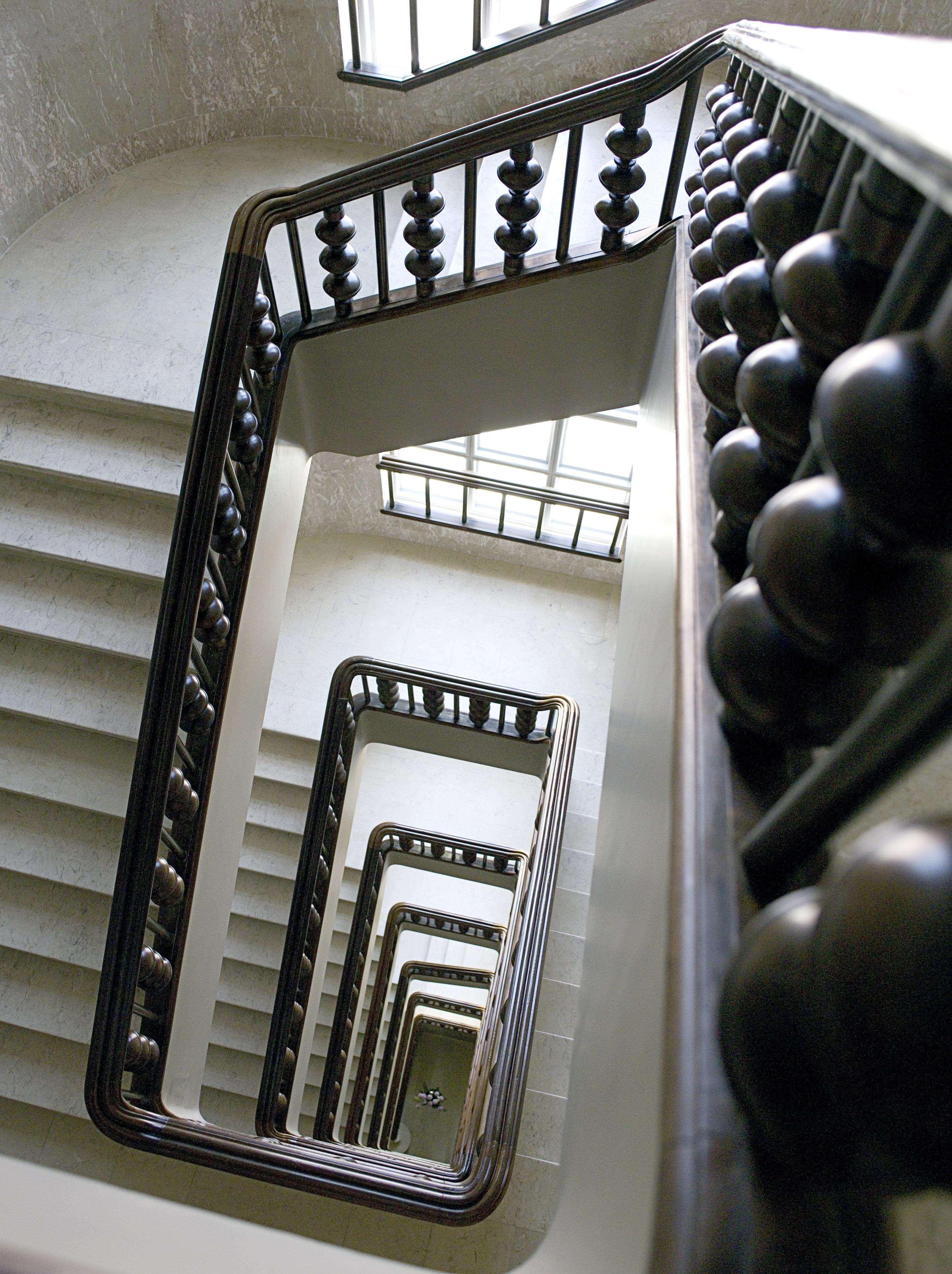 Altis Avenida Hotel Lisbon Luaran gambar Staircase