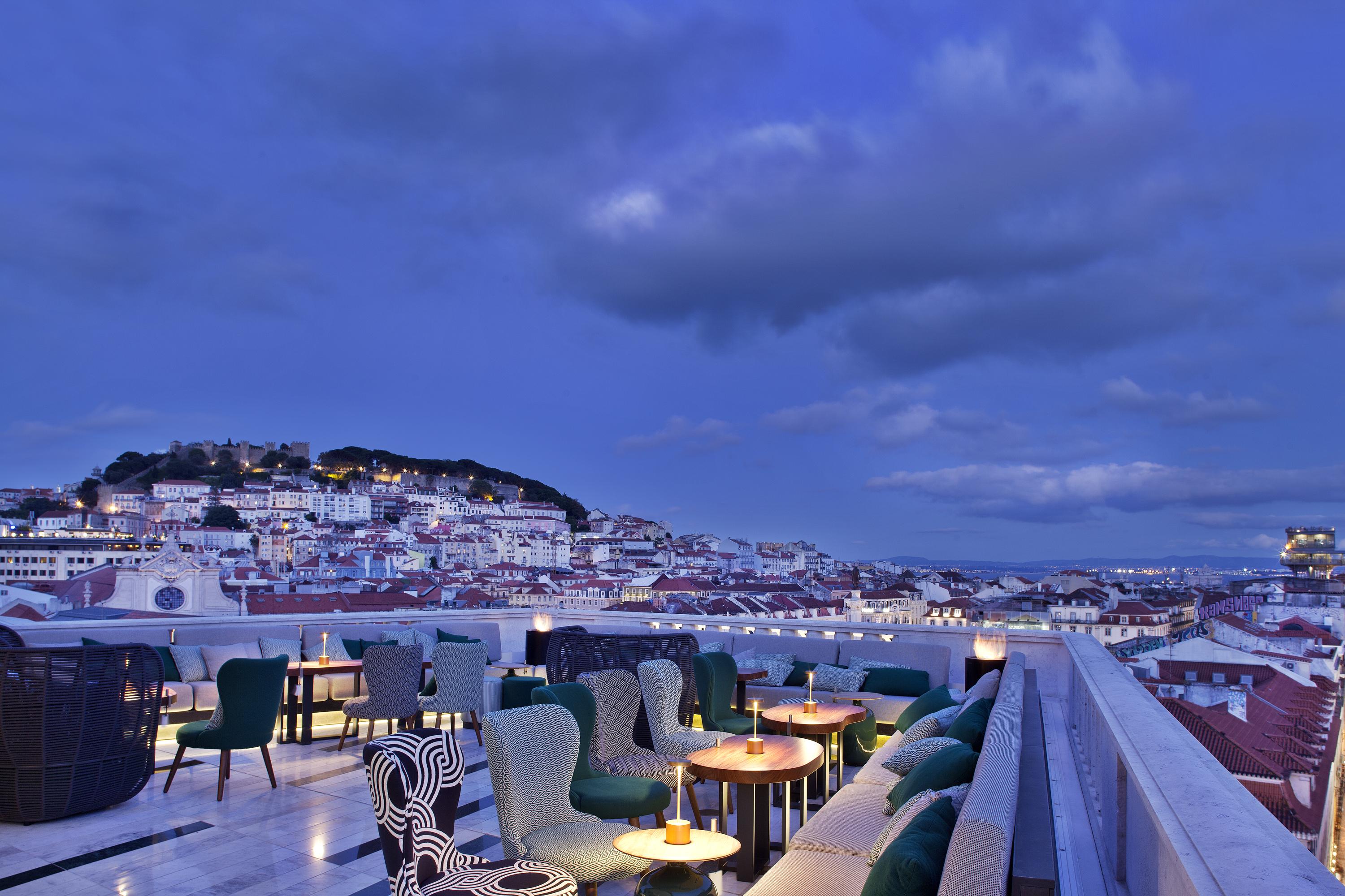 Altis Avenida Hotel Lisbon Luaran gambar Rooftop bar at the Hotel