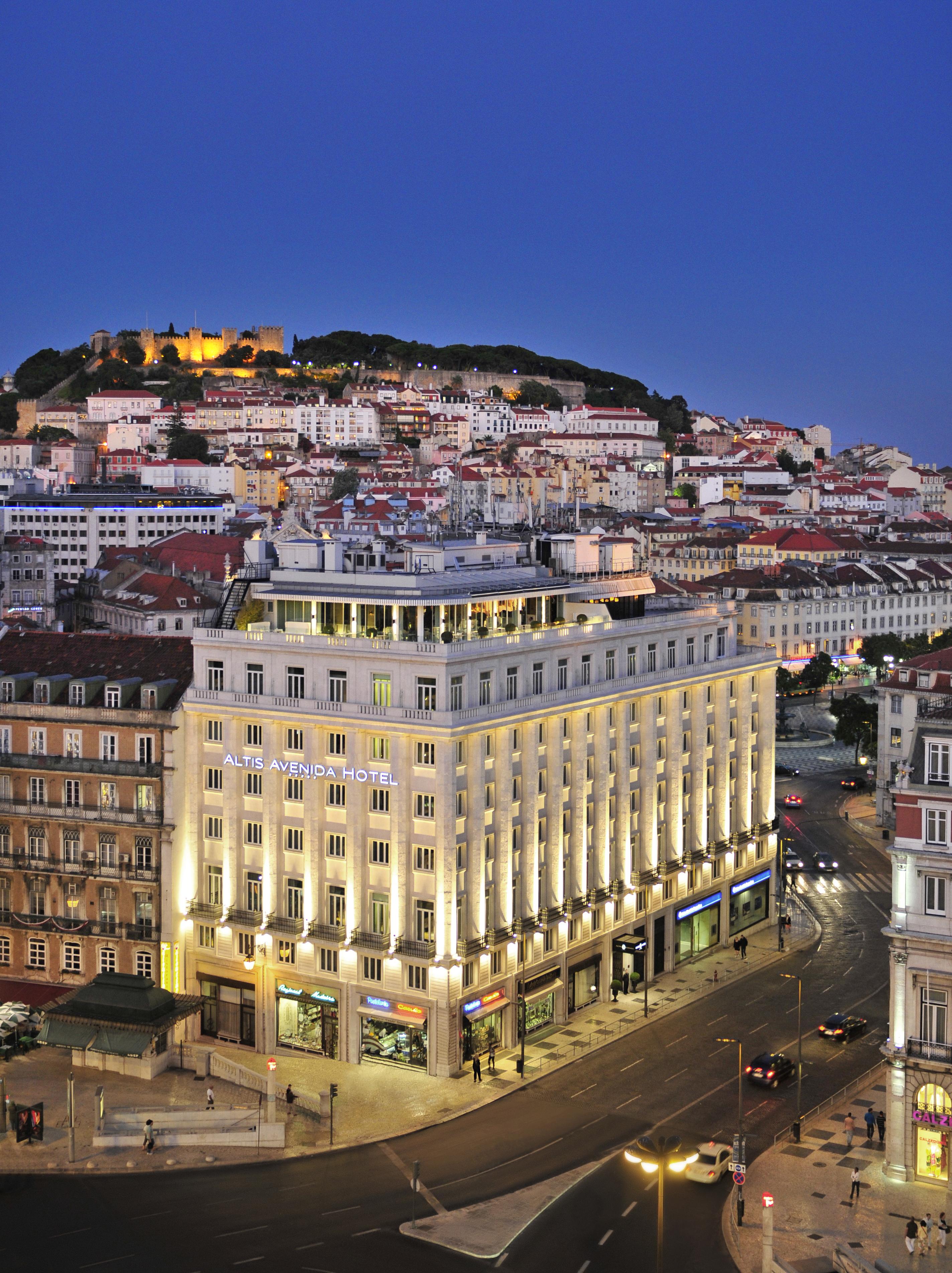 Altis Avenida Hotel Lisbon Luaran gambar The hotel at night