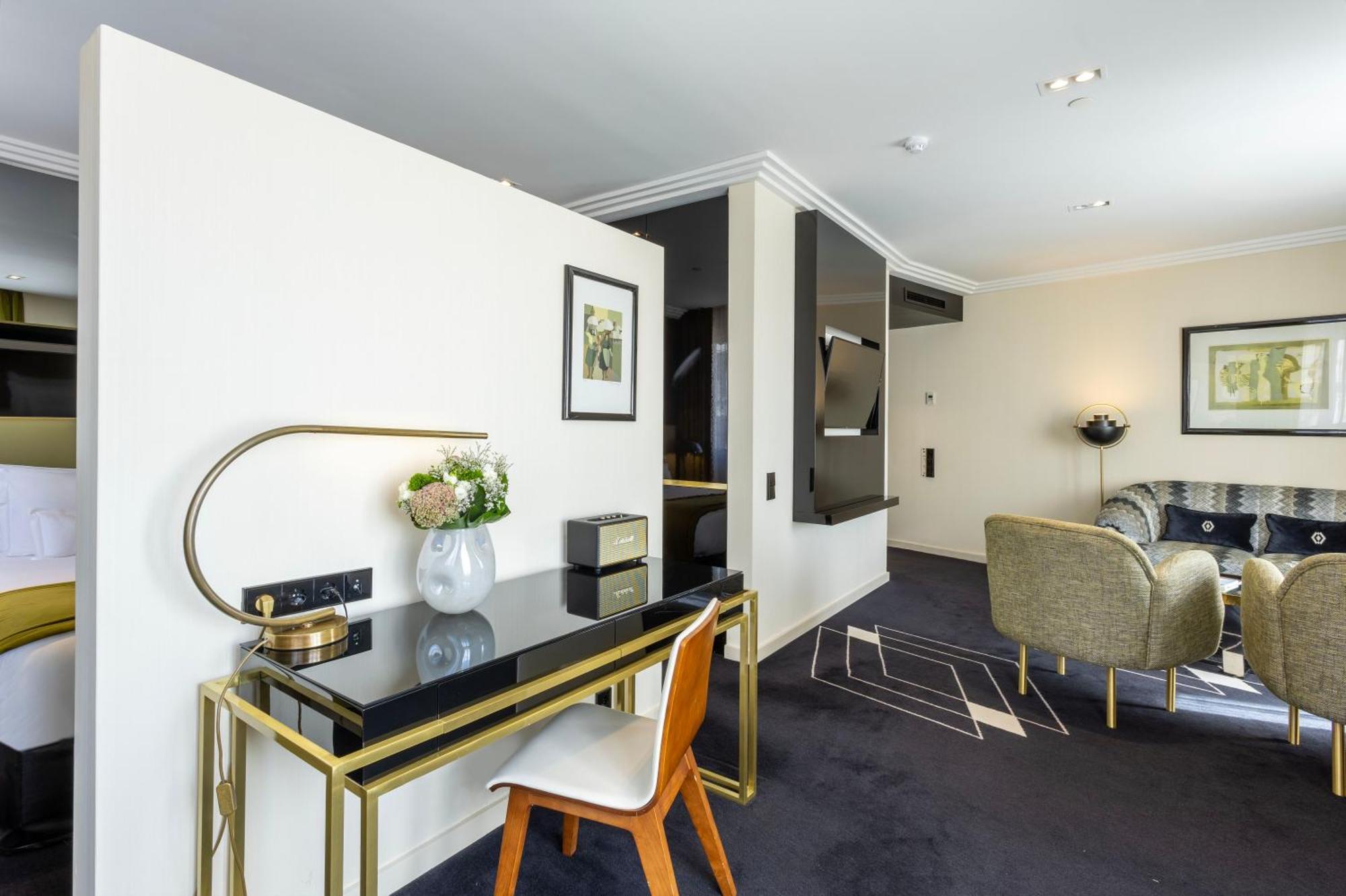 Altis Avenida Hotel Lisbon Luaran gambar A suite at the hotel