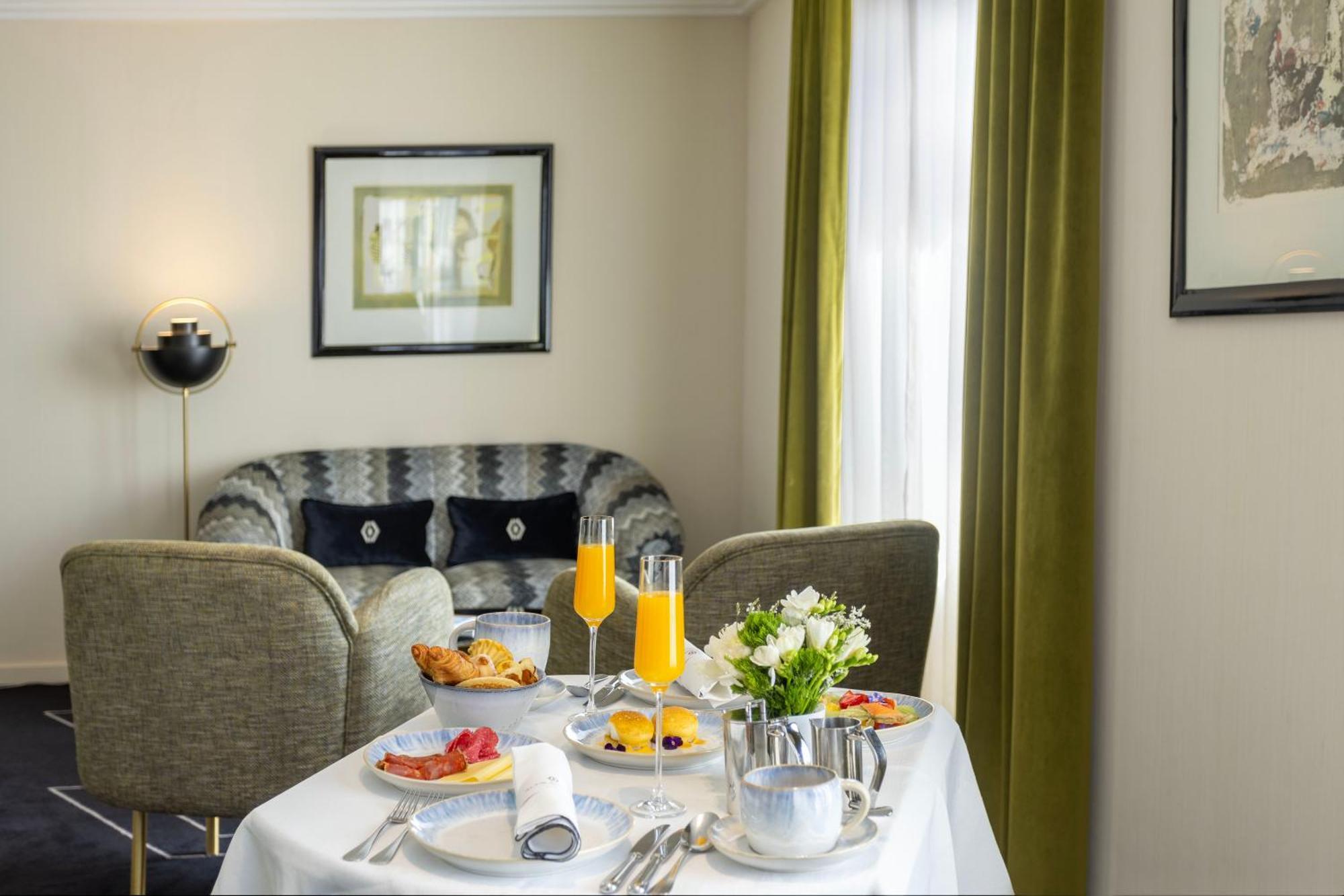 Altis Avenida Hotel Lisbon Luaran gambar A room at the hotel