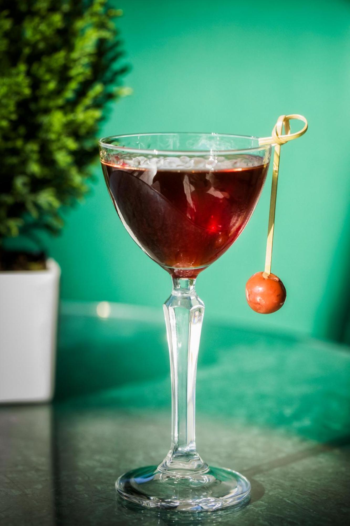 Altis Avenida Hotel Lisbon Luaran gambar A Manhattan cocktail